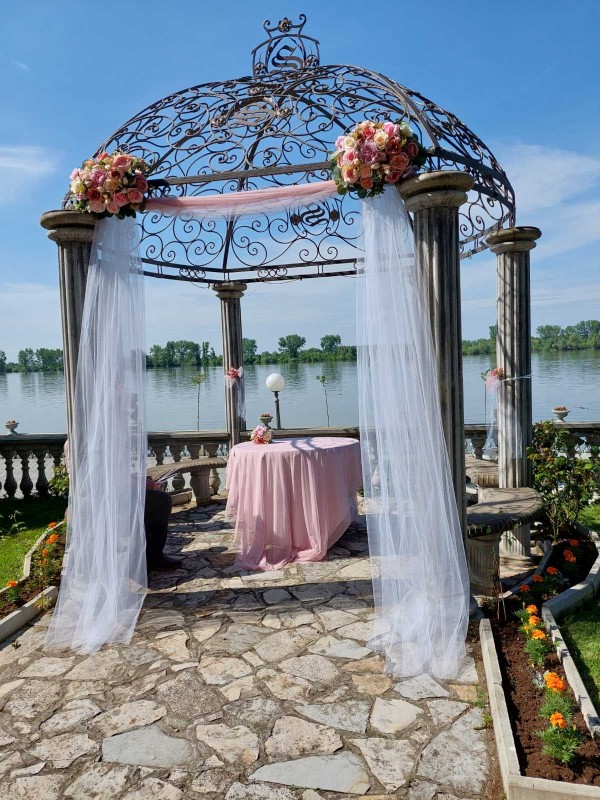 dada-cvetna-dekoracija-za-vencanje-17